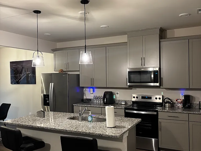 4940 E Ridge Dr — Photo 2