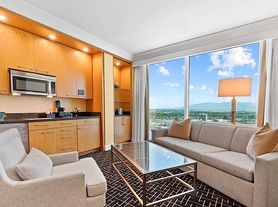 2000 N Fashion Show Dr