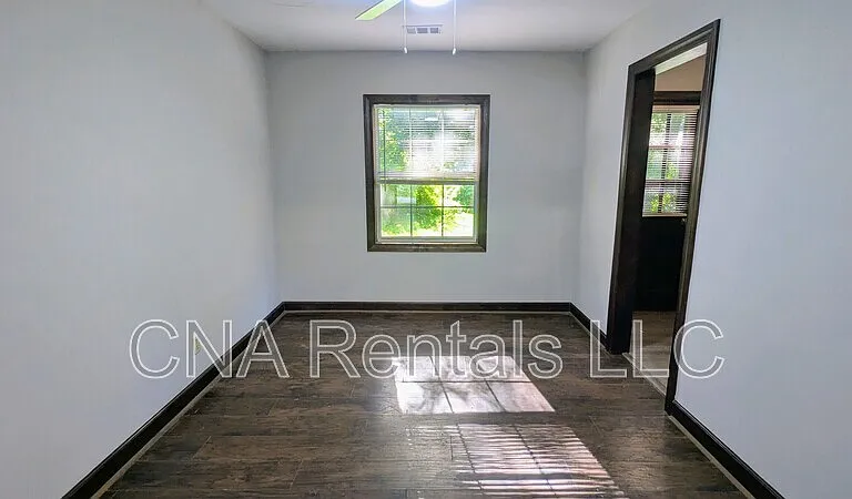 104 E Acres Dr SE — Photo 5