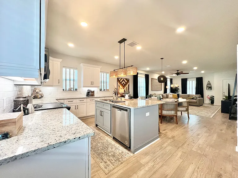 141 N Ring Ave — Photo 11