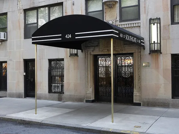 424 East 52nd Street image 1 of 6