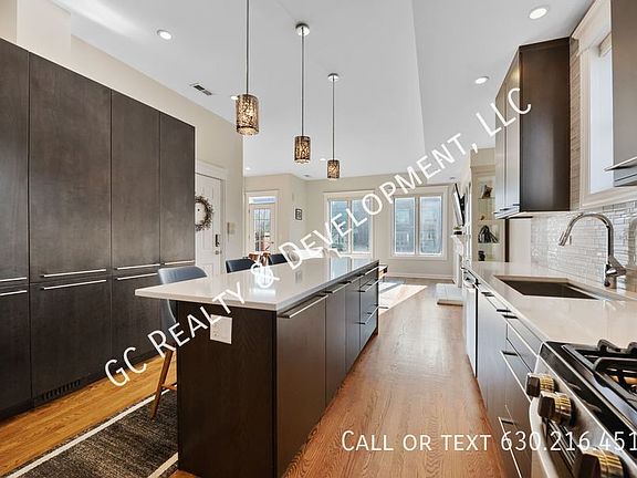 4th image of 1136 W Fullerton Ave APT 3