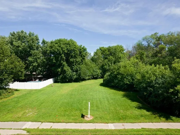 1836 Hamline Ave N, Roseville, MN 55113