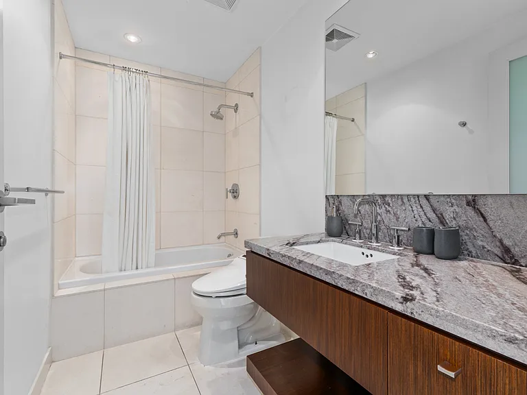 1139 Cordova St W — Photo 12