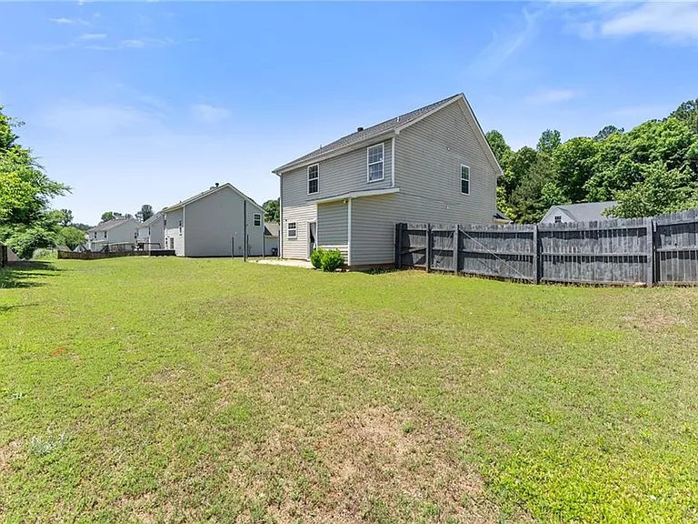 104 Jameston Dr — Photo 29