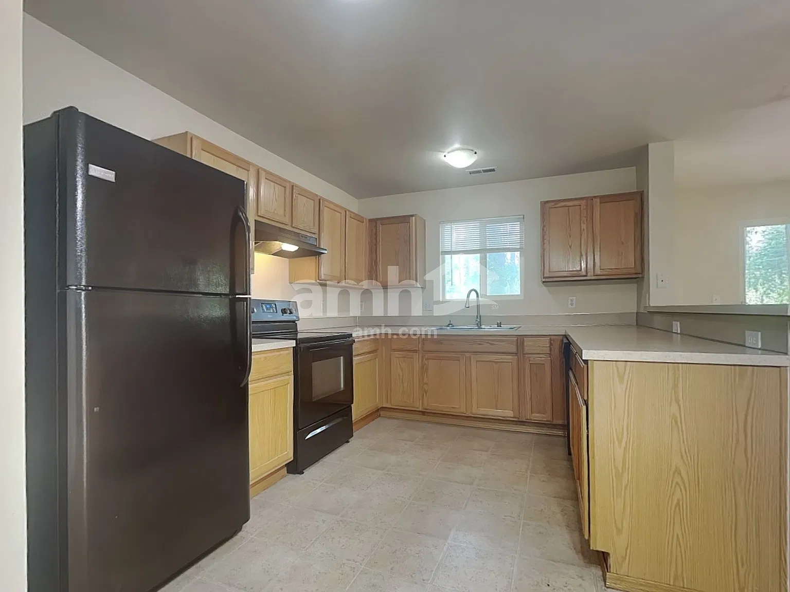 3 bed, 2.5 bath, 1576 sqft, $2,860 — Photo 3