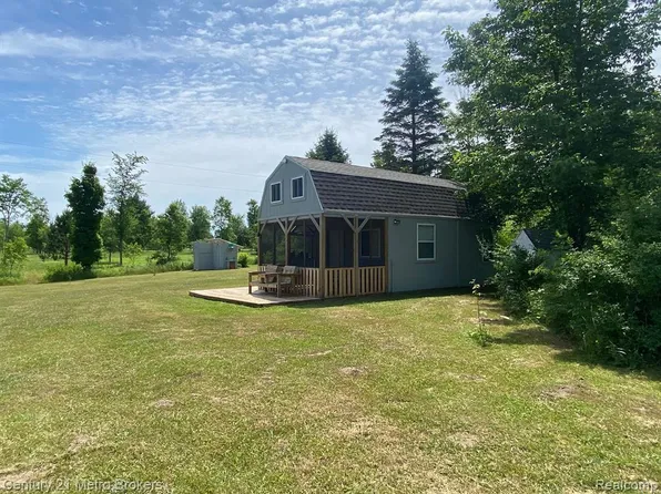 11748 E Six Mile Rd, Tustin, MI 49688