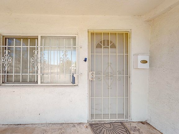 3rd image of 945 Madeira Dr SE