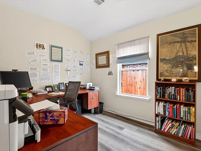2129 Megan Creek Dr — Photo 2