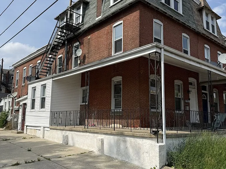 336 W 8th St — Photo 9