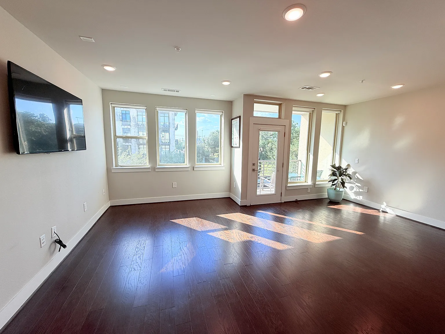 1 bed, 751 sqft, $1,649 — Photo 3