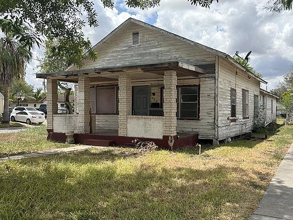 3rd image of 490 Corral St