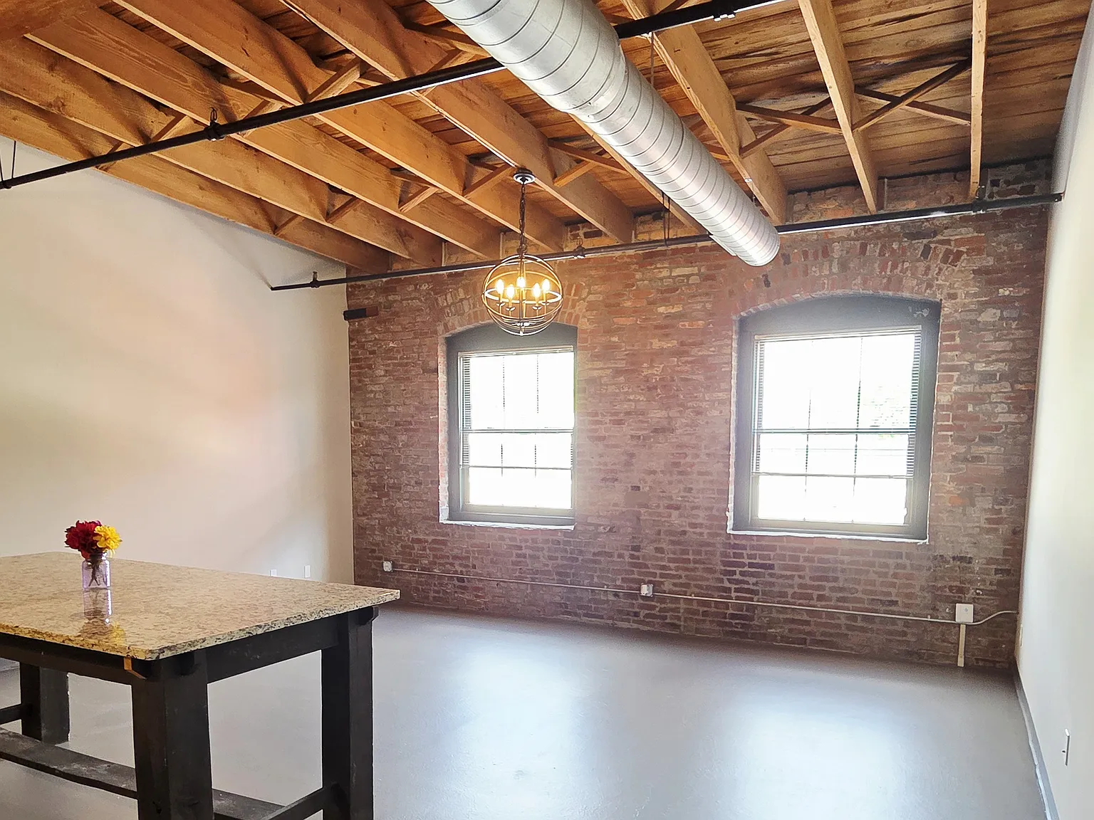 1 bed, 870 sqft, $1,611 — Photo 3