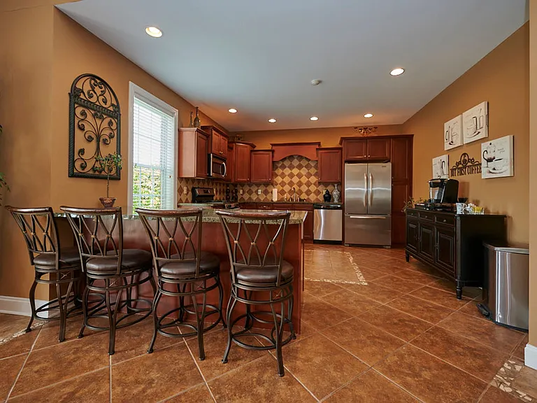 Waterford Village Apartments — Photo 9