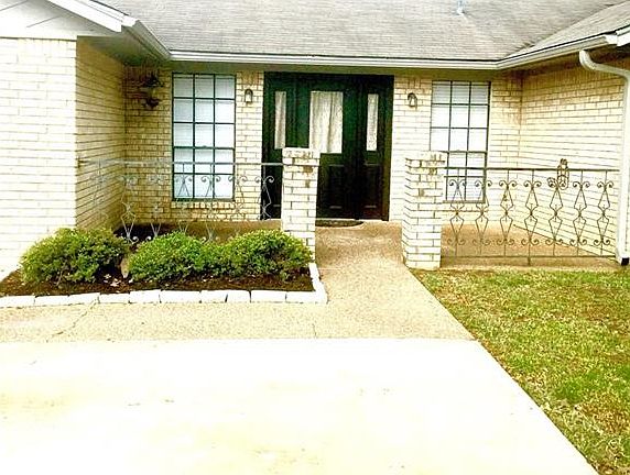 5th image of 2900 Adrienne Dr