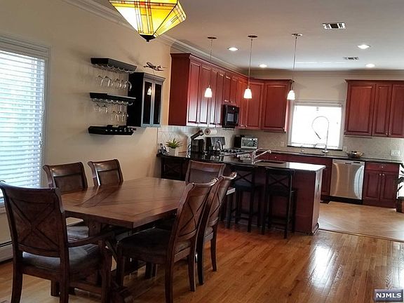 3rd image of 704 W End Ave