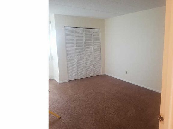 5th image of 500 Campbell Cir #H-19