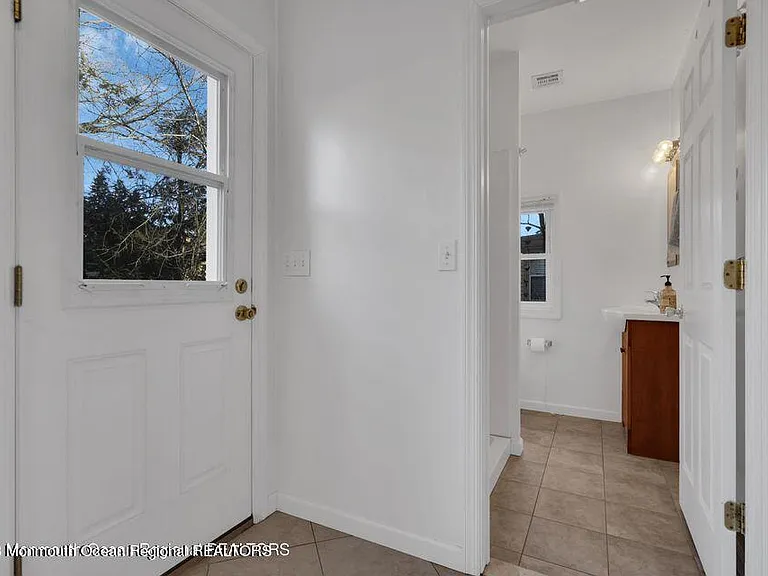 1708 Lake Dr — Photo 32