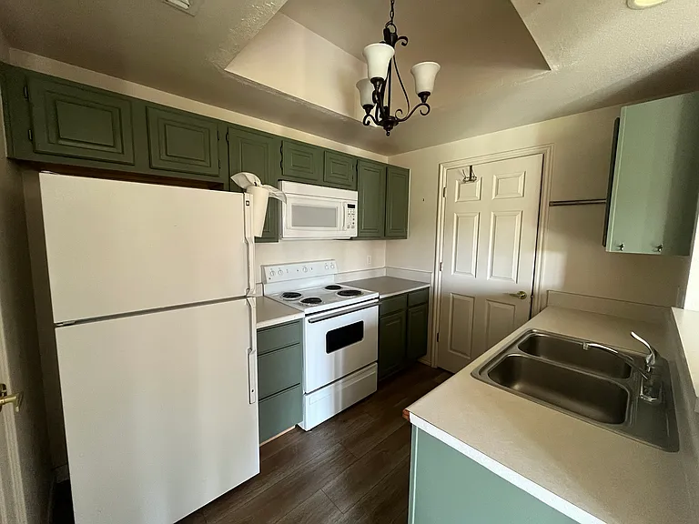 900 Bitner Rd #E35 — Photo 3