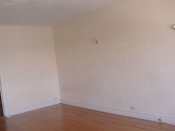 3rd image of 44 Park Ave APT 35