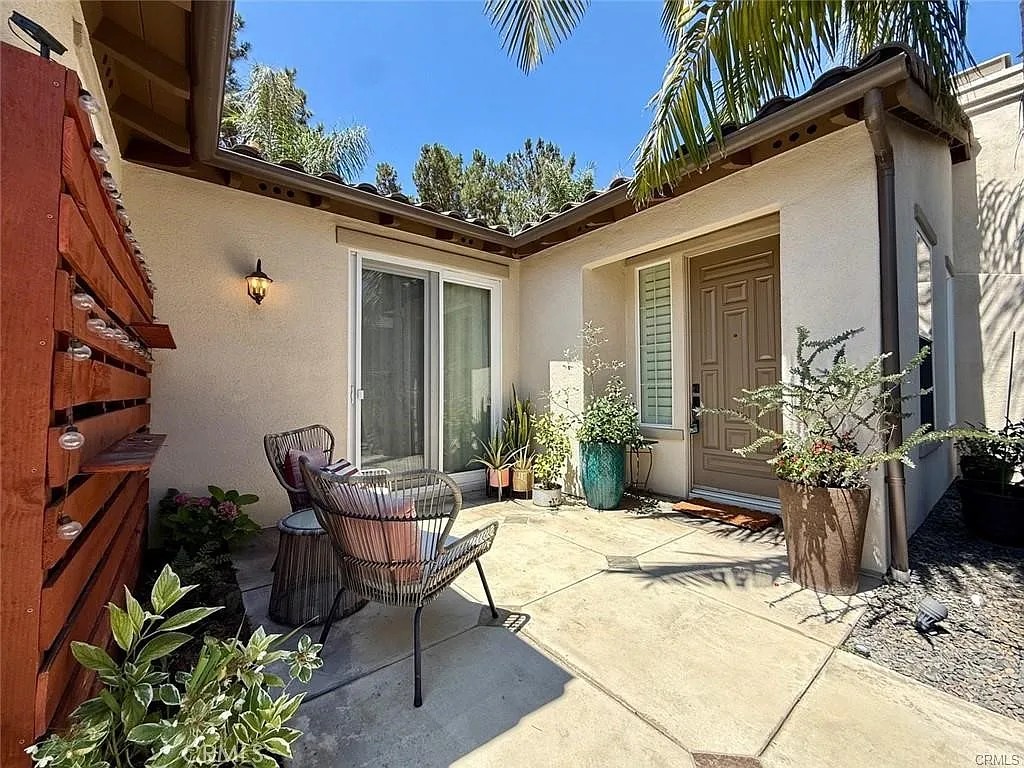 3 bed, 2.5 bath, 1950 sqft, $5,400 — Photo 3