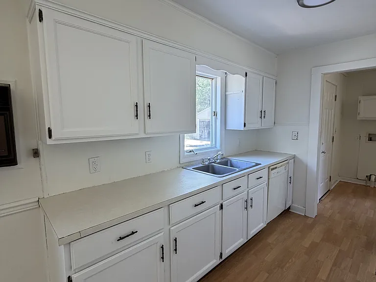1108 Brittingham St — Photo 5