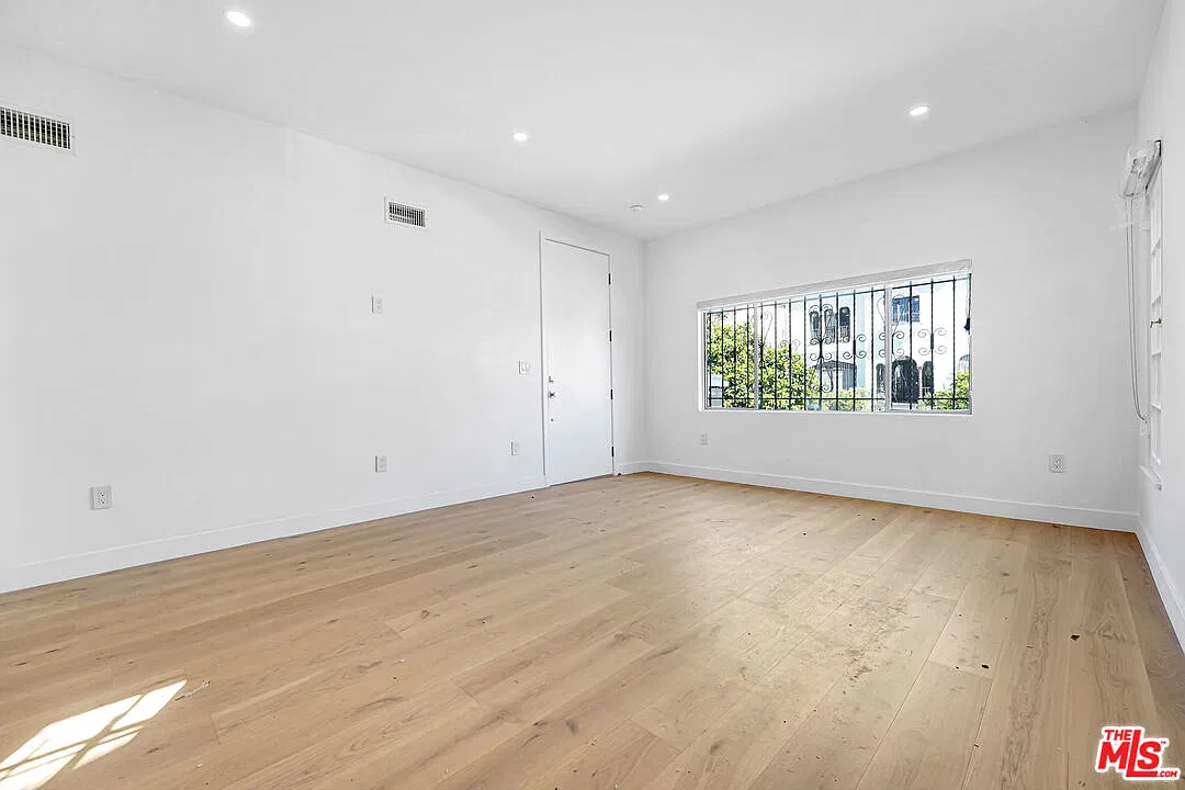 2 bed, 2.0 bath, 5148 sqft, $6,000 — Photo 3