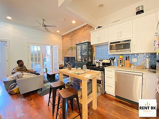 3rd image of 189 Rogers Ave #3R