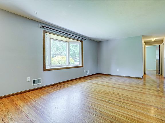 5th image of 118 Underwood Ave