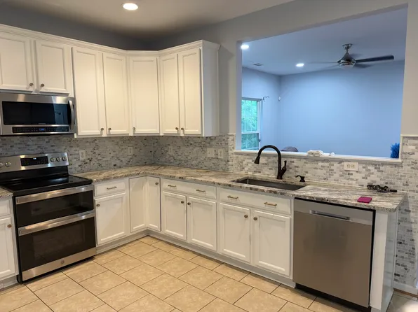 1501 Essexwood Dr, Fuquay Varina, NC 27526