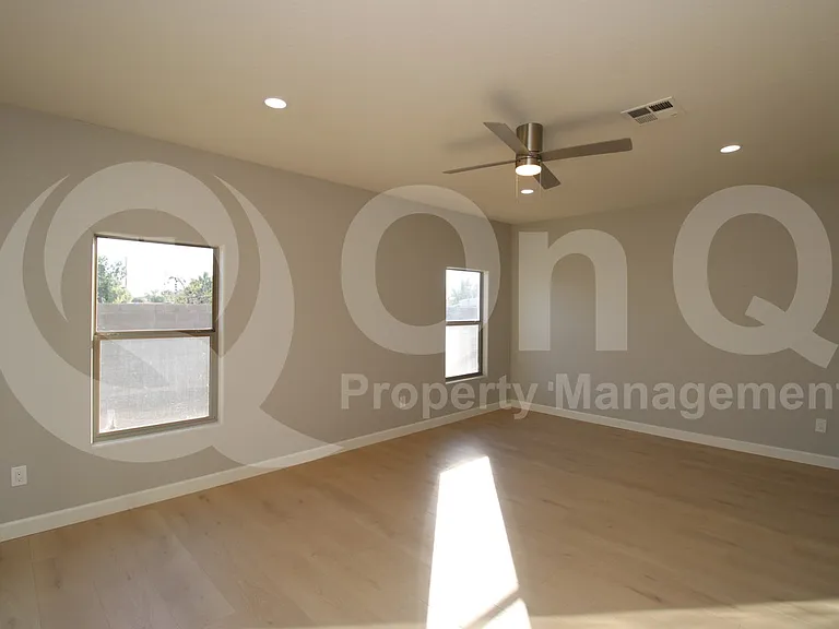 3003 E Kings Ave — Photo 10