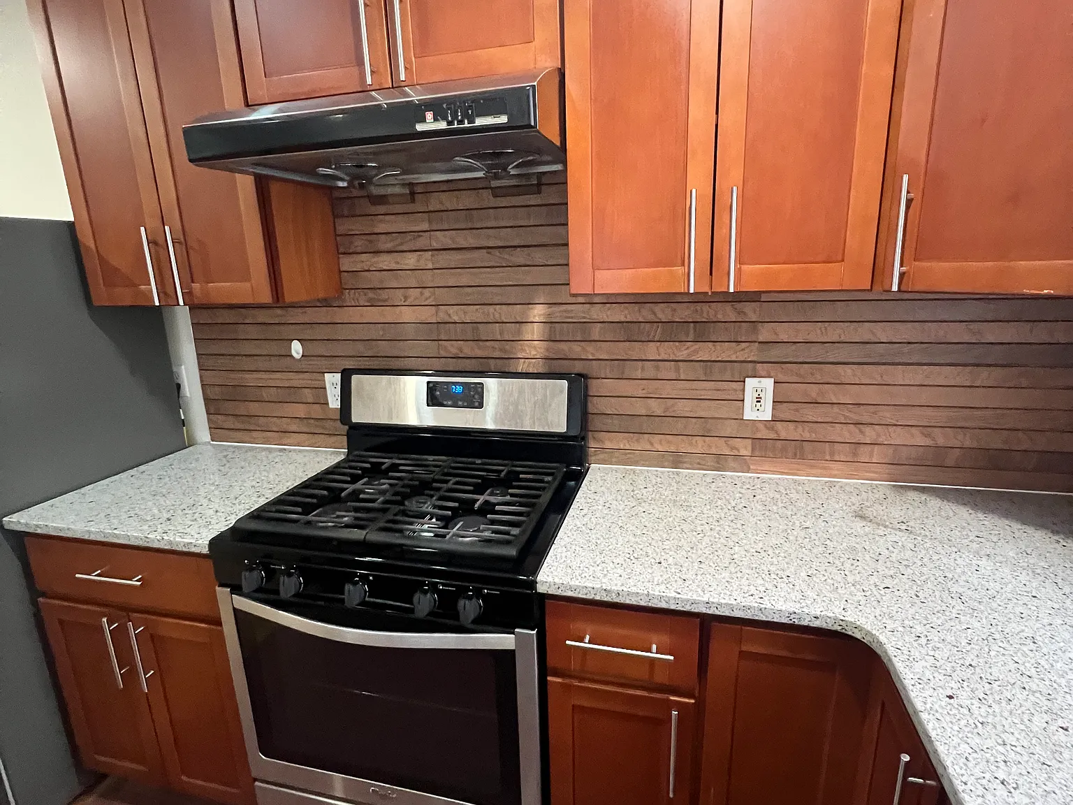 2 bed, 820 sqft, $2,600 — Photo 2