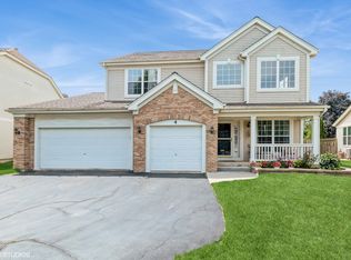4 Litchfield Ct, Lake In The Hills, IL 60156