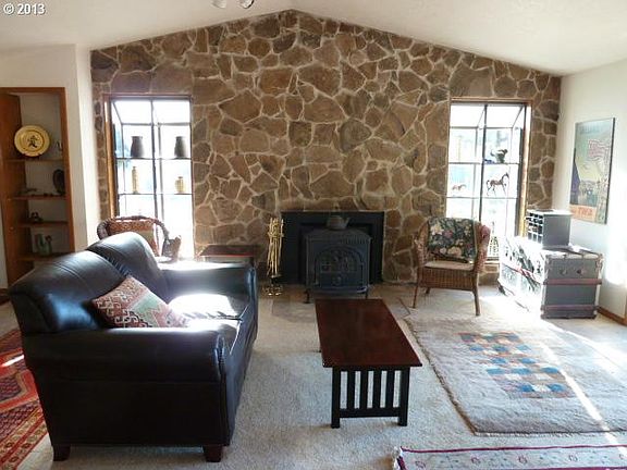 4th image of 30800 NE Cedar Green Ln