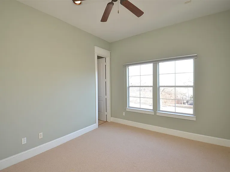 1818 Binz St #E — Photo 23