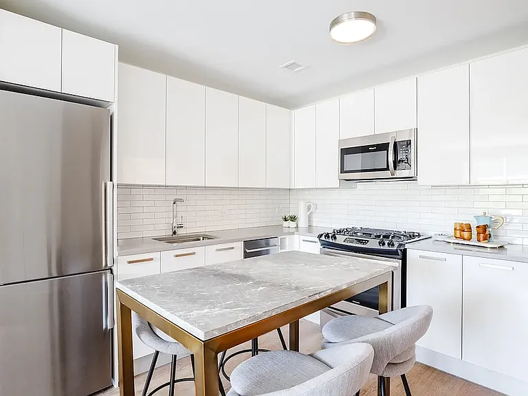 751 E 6th St #11G — Photo 3