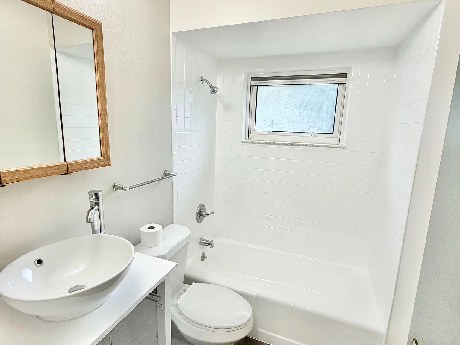 4 bed, 1.0 bath, 1100 sqft, $983 — Photo 3