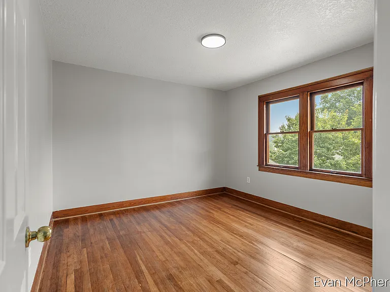 732 5th St NW — Photo 17