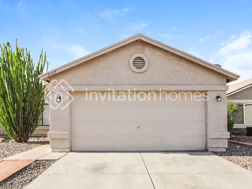 3127 W Donald Dr