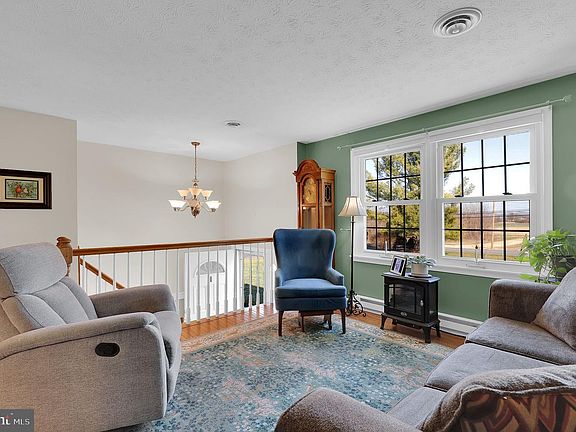 4th image of 5709 Adamstown Rd