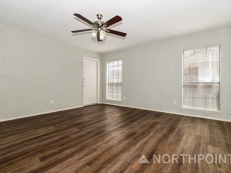 6113 Denver St — Photo 8