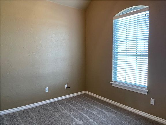 5th image of 2905 Clarisa Dr