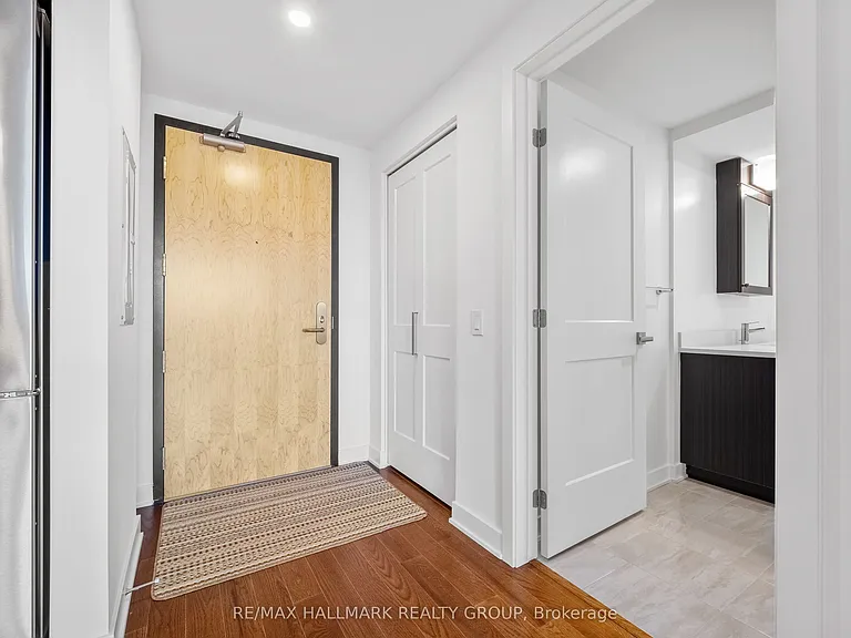 340 Queen St #1403 — Photo 7