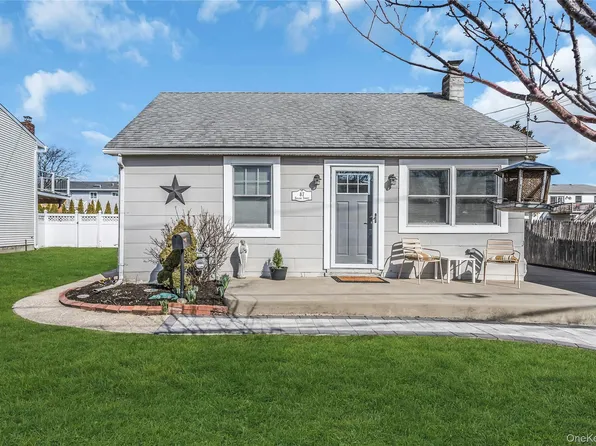 87 KELLUM, West Babylon, NY 11704