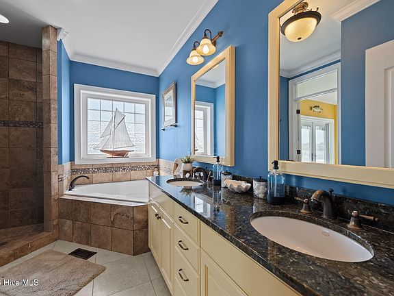 5th image of 18 Sailview Drive