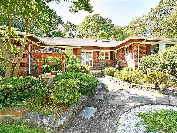 5th image of 16 Landview Dr