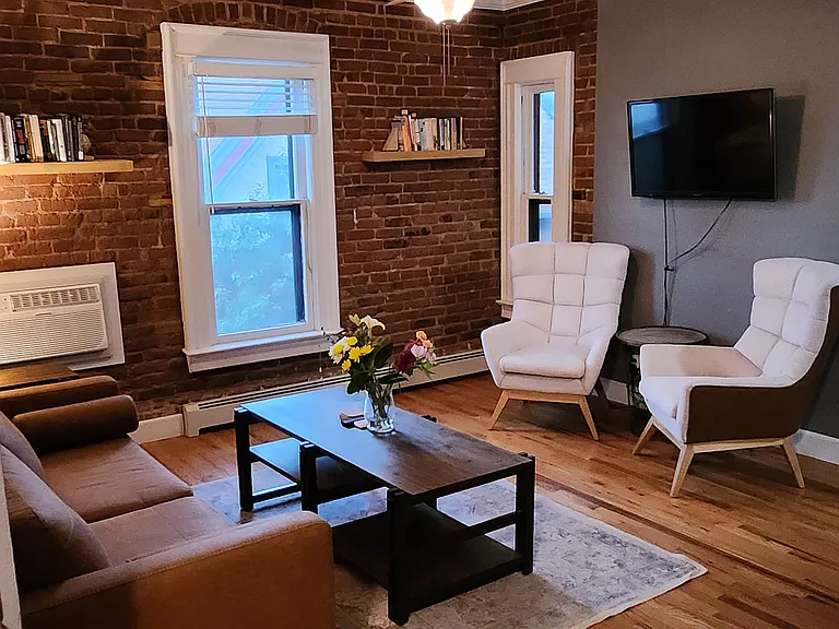 77 W Archer Pl #204 — Photo 2