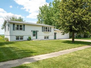 711 Malone Ave, Readlyn, IA 50668