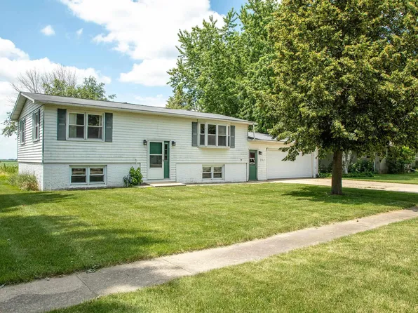711 Malone Ave, Readlyn, IA 50668