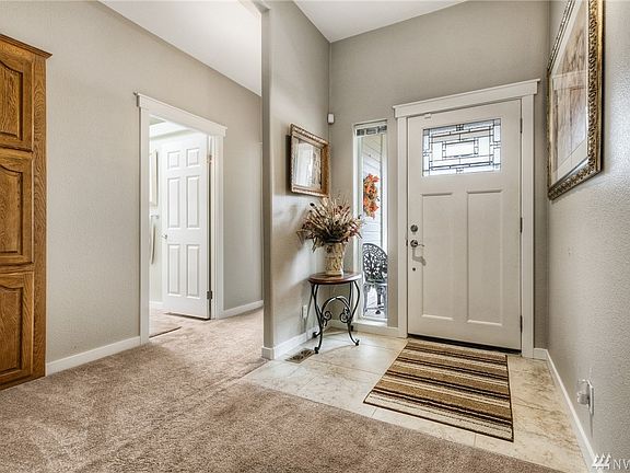 Roomy entryway
